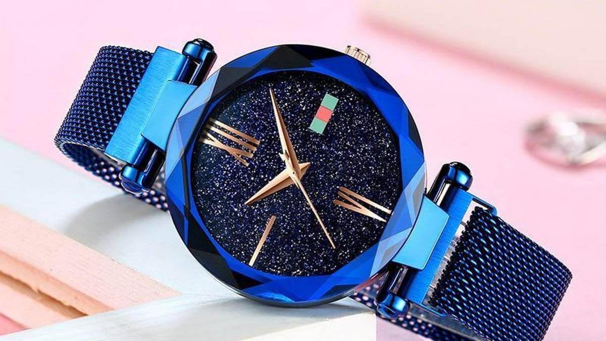 นาฬิกาสีน้ำเงิน